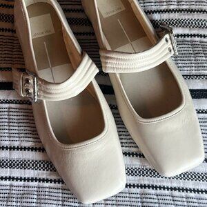 EUC Dolce Vita Aurora Ballet Flats in Ivory Size 9, all leather flats, so comfy